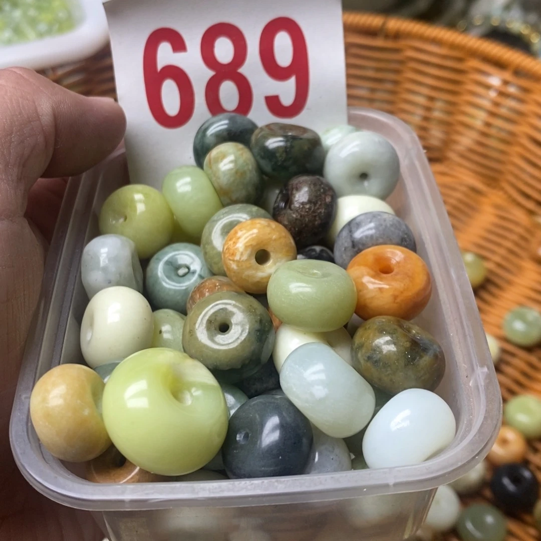 蛇纹石玉挂坠未镶嵌