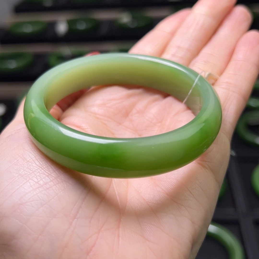 和田玉（碧玉）未镶嵌手镯