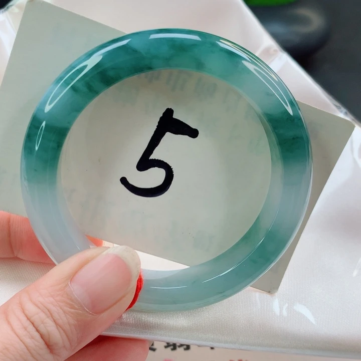 翡翠未镶嵌手镯正