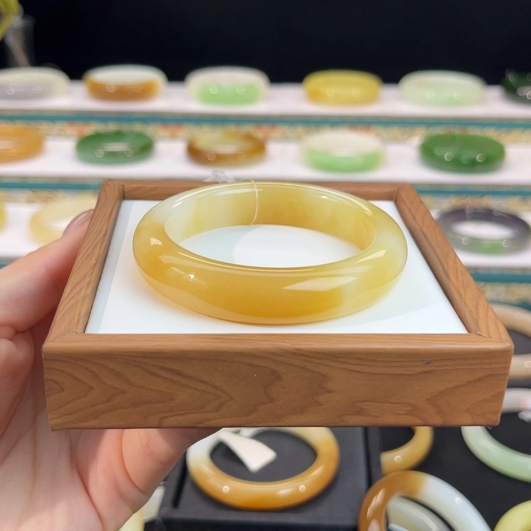 D***n和田玉未镶嵌手镯