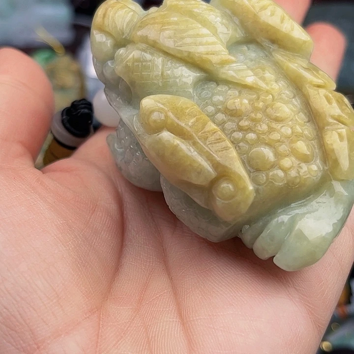翡翠未镶嵌颈饰挂件