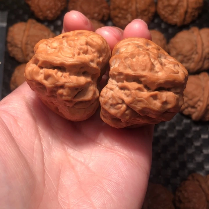 文玩核桃把件吴*r四深开