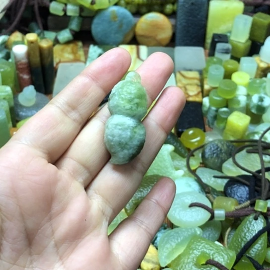 未镶嵌岫玉吊坠岫