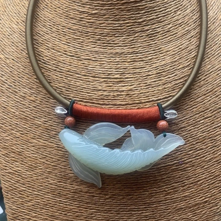 蛇纹石玉吊坠合金