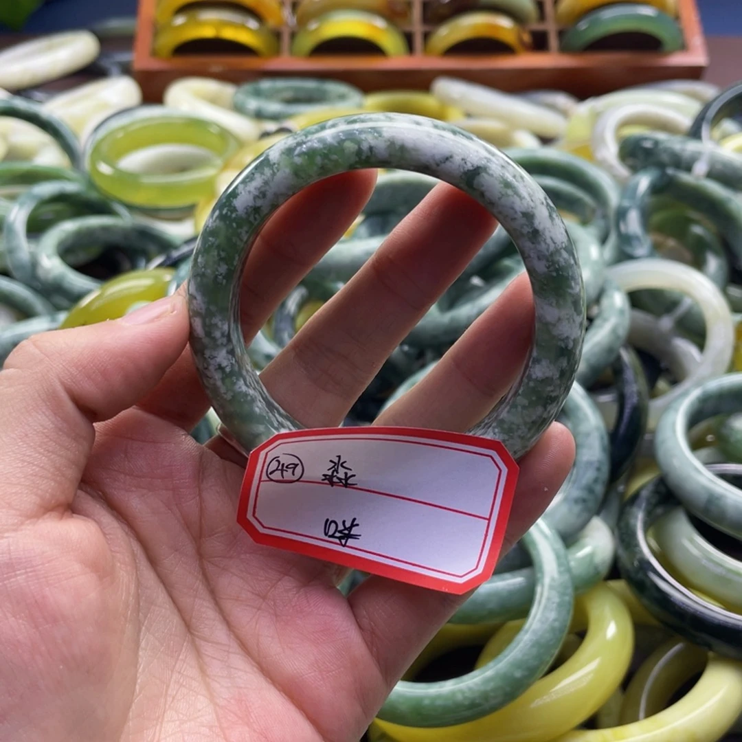 淼***鑫蛇纹石玉未镶嵌手镯