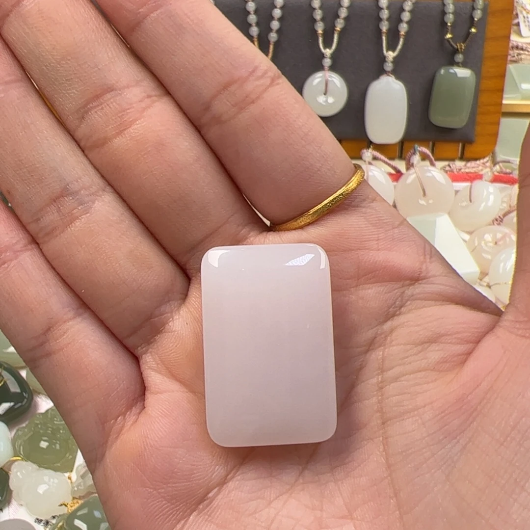 归***路和田玉未镶嵌颈饰