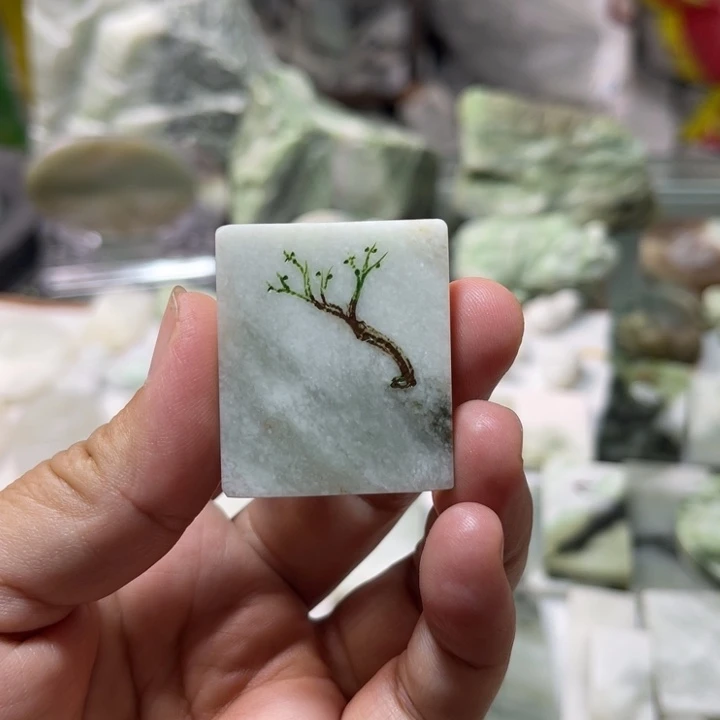 独山玉未镶嵌颈饰