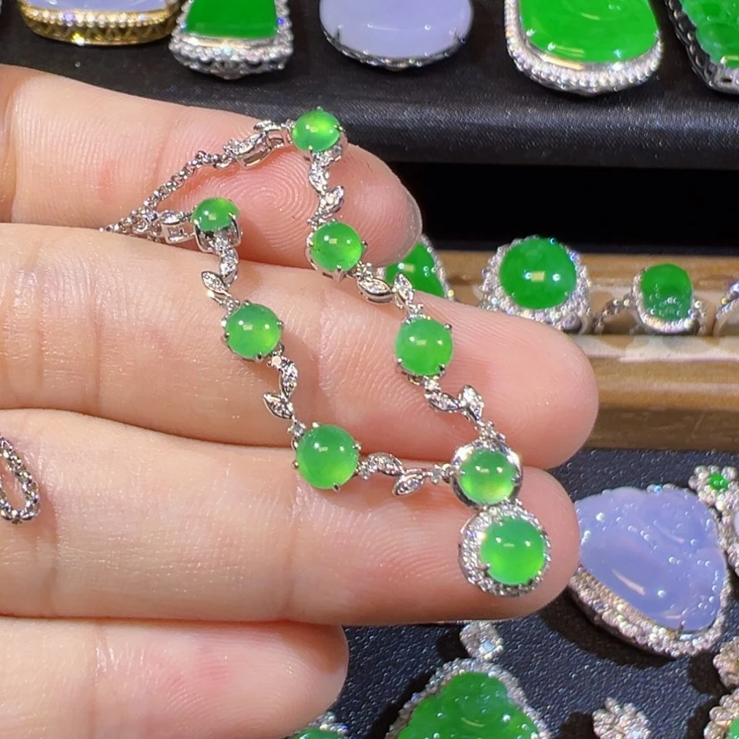 壳***家翡翠18K金镶嵌颈饰