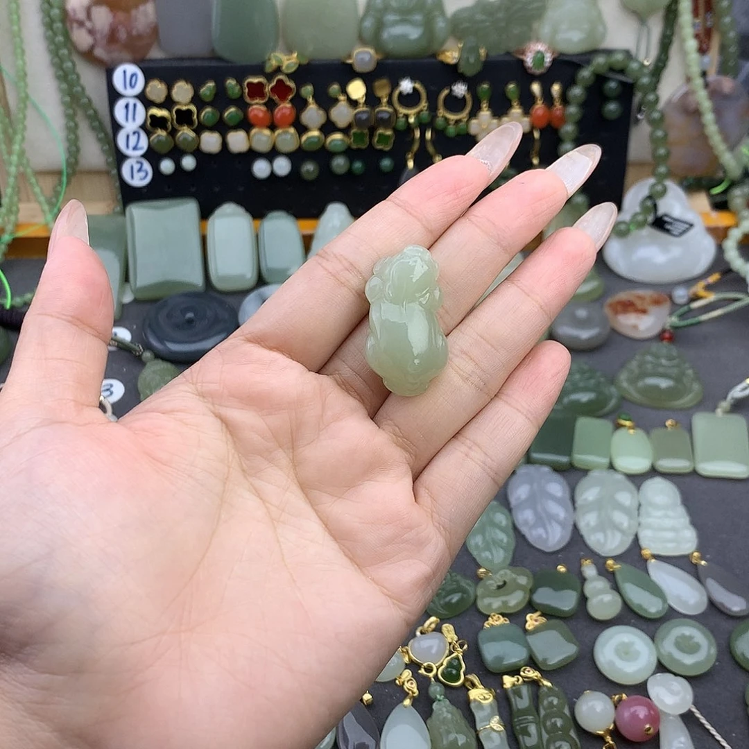 和田玉未镶嵌颈饰