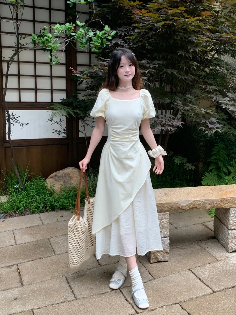 运费补贴小个子夏季甜美气质不规则掐腰方领泡泡袖设计感连衣裙女