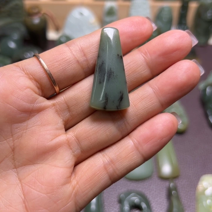 岫岩河磨玉（透闪石质玉）未镶嵌颈饰