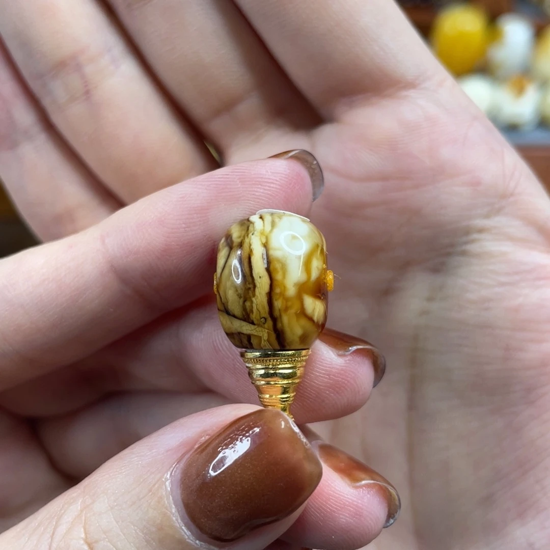 B***y琥珀未镶嵌裸石12虎纹三通