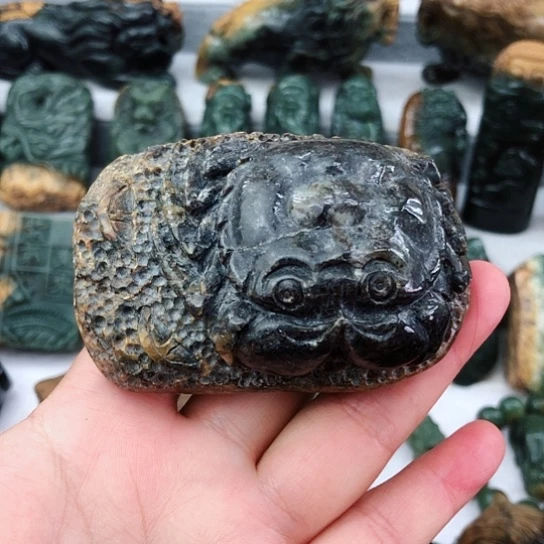 岫岩河磨玉（透闪石质玉）未镶嵌把件