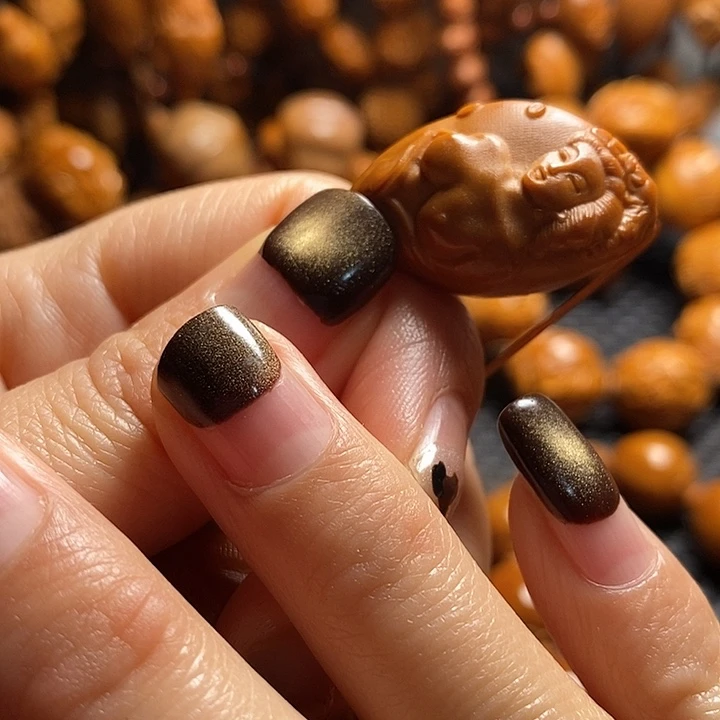 吊坠橄榄核生命源美女