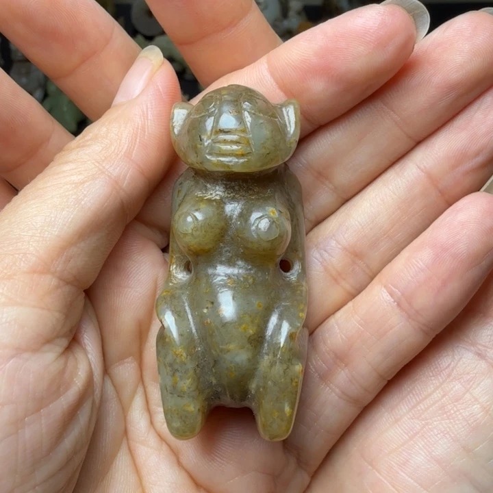 梦***猫未镶嵌和田玉把件