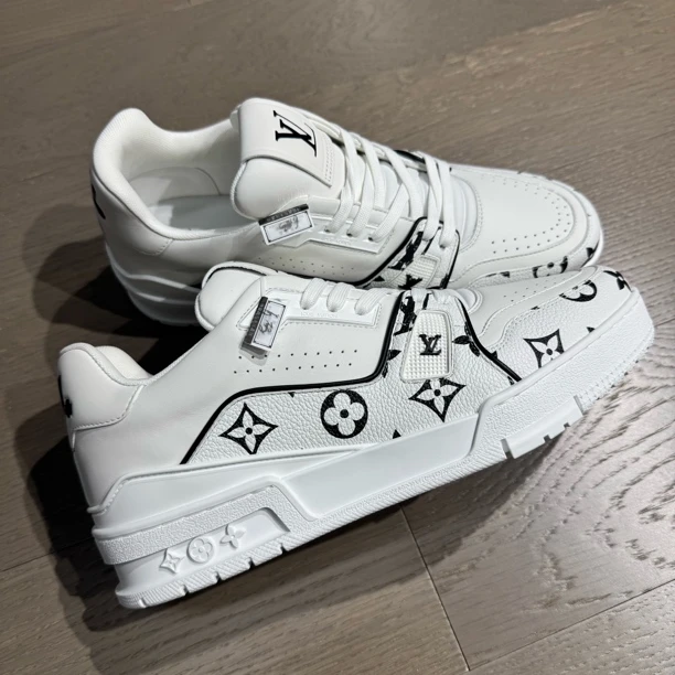 未使用 LouisVuitton/路易威登 白色暗纹logo板鞋trainer