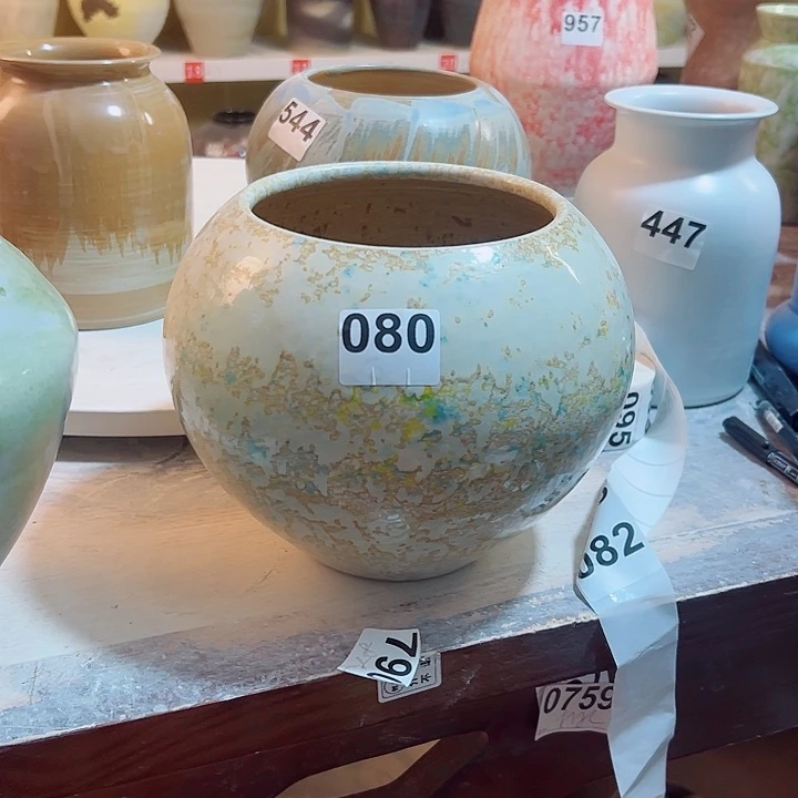 Y***c陶瓷精品口13，高18，摆件080