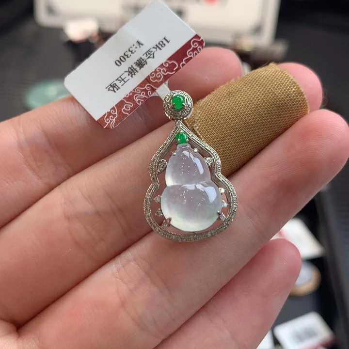 翡翠18K金镶嵌颈饰翡翠