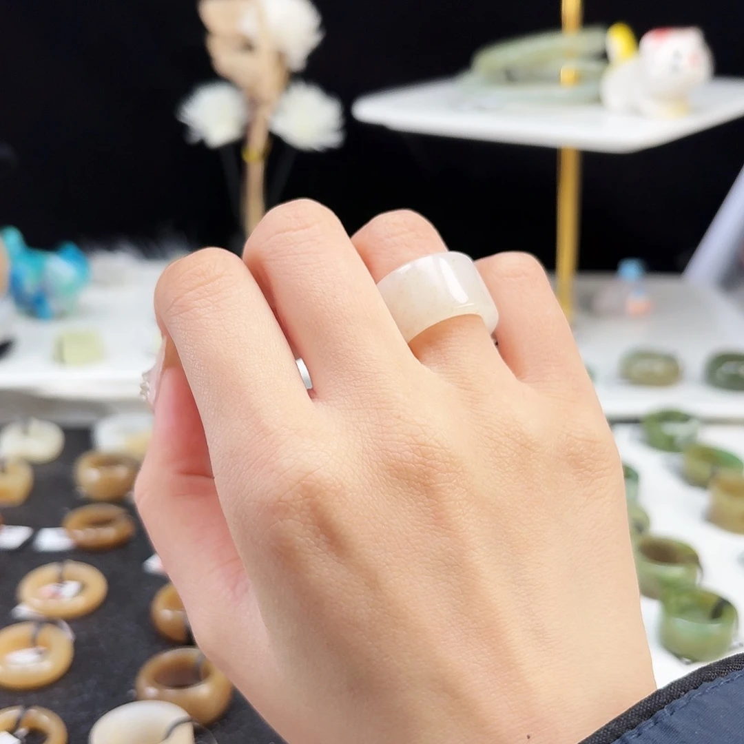 和田玉未镶嵌戒指P62白底金桂花直切16.2不退换