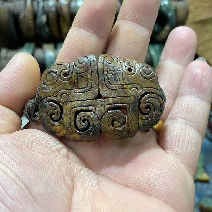 未镶嵌岫岩河磨玉（透闪石质玉）挂件