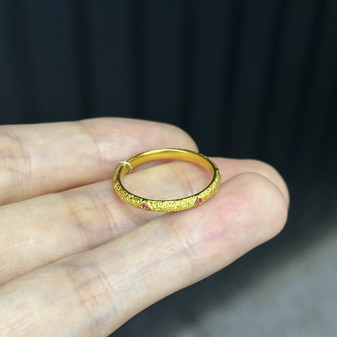 红色锤纹点钻戒指 足金999