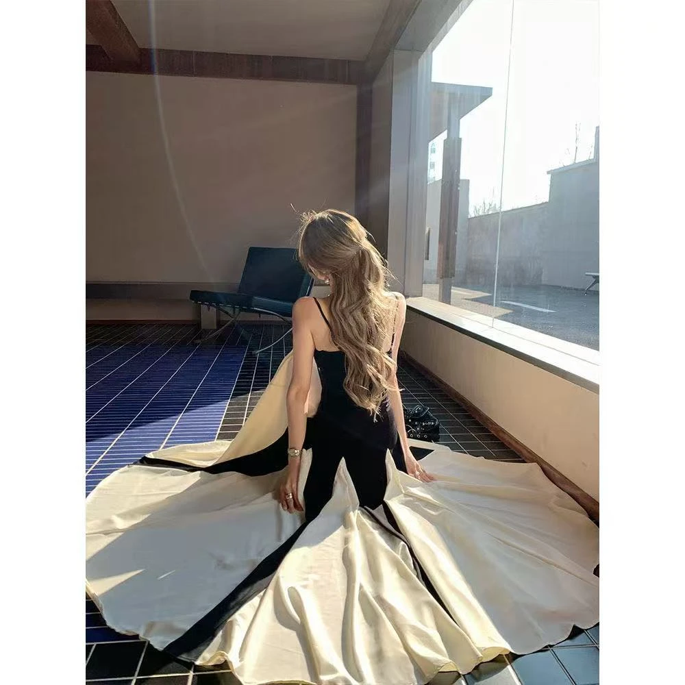 黑杏拼接吊带连衣裙女2025新款春夏设计感小众收腰显瘦大摆中长裙