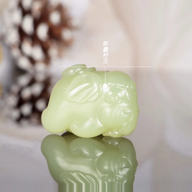 和田玉精雕大象挂件