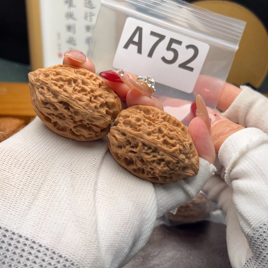 文玩核桃把件M***灰33沈鸡a 752