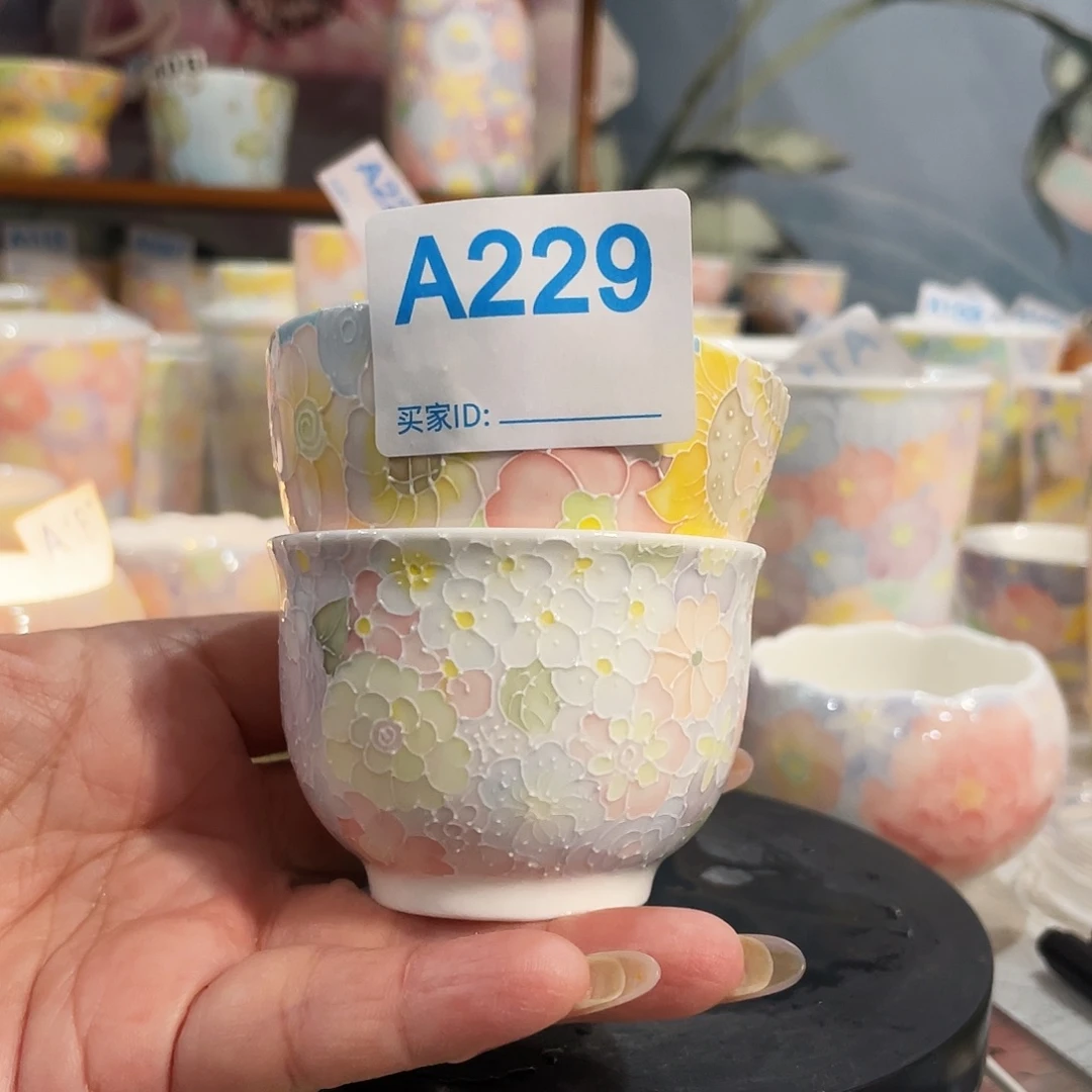 双饮款陶瓷小杯一对