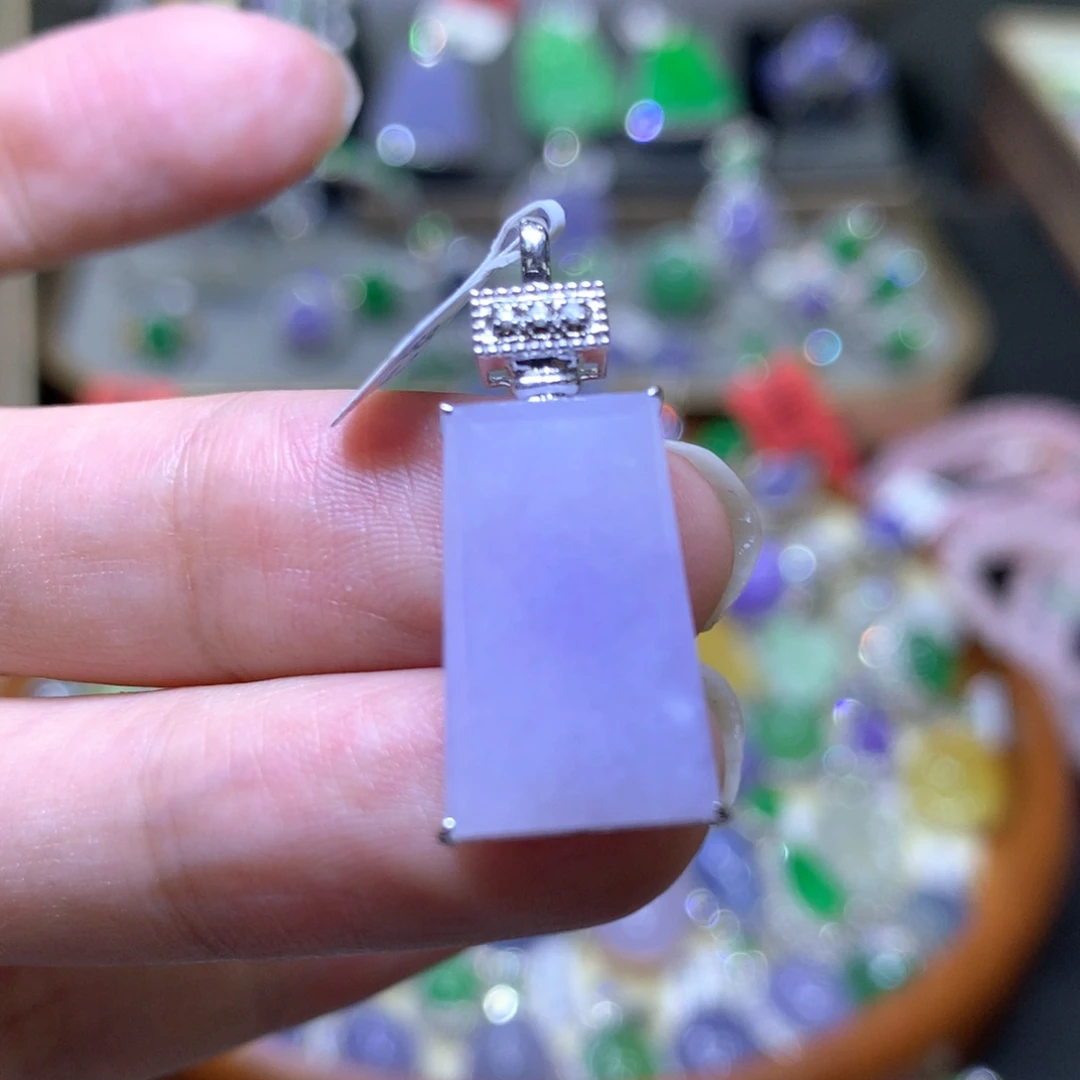 【闪购商品】翡翠颈饰18K金镶嵌翡翠吊坠项链