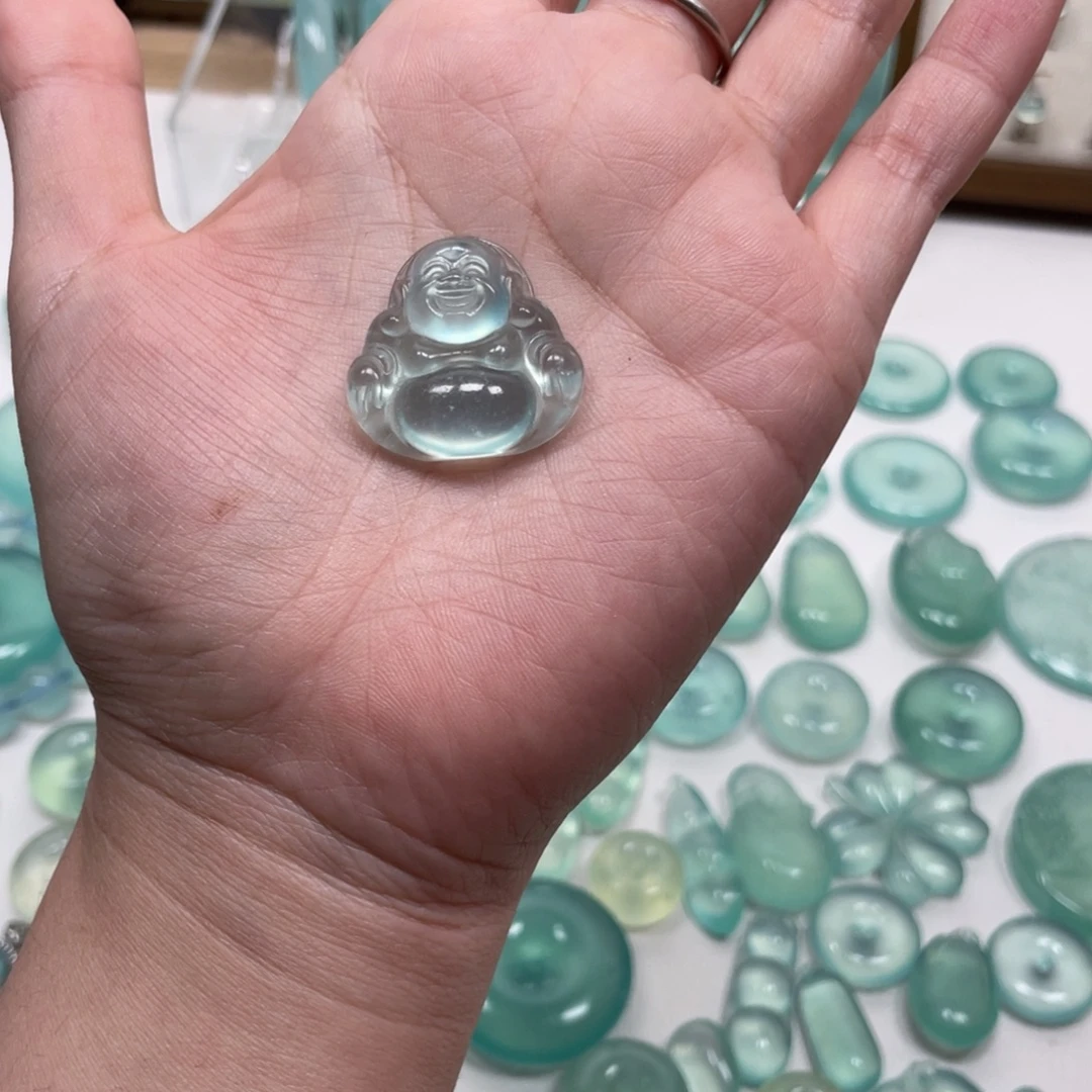 锦***8蛇纹石玉未镶嵌颈饰