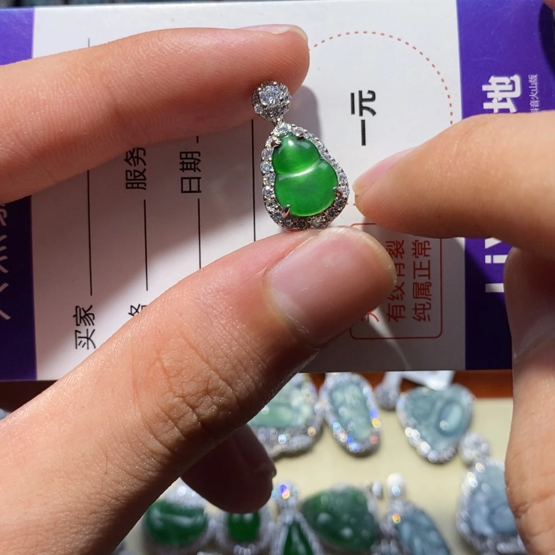 翡翠未镶嵌颈饰翡翠