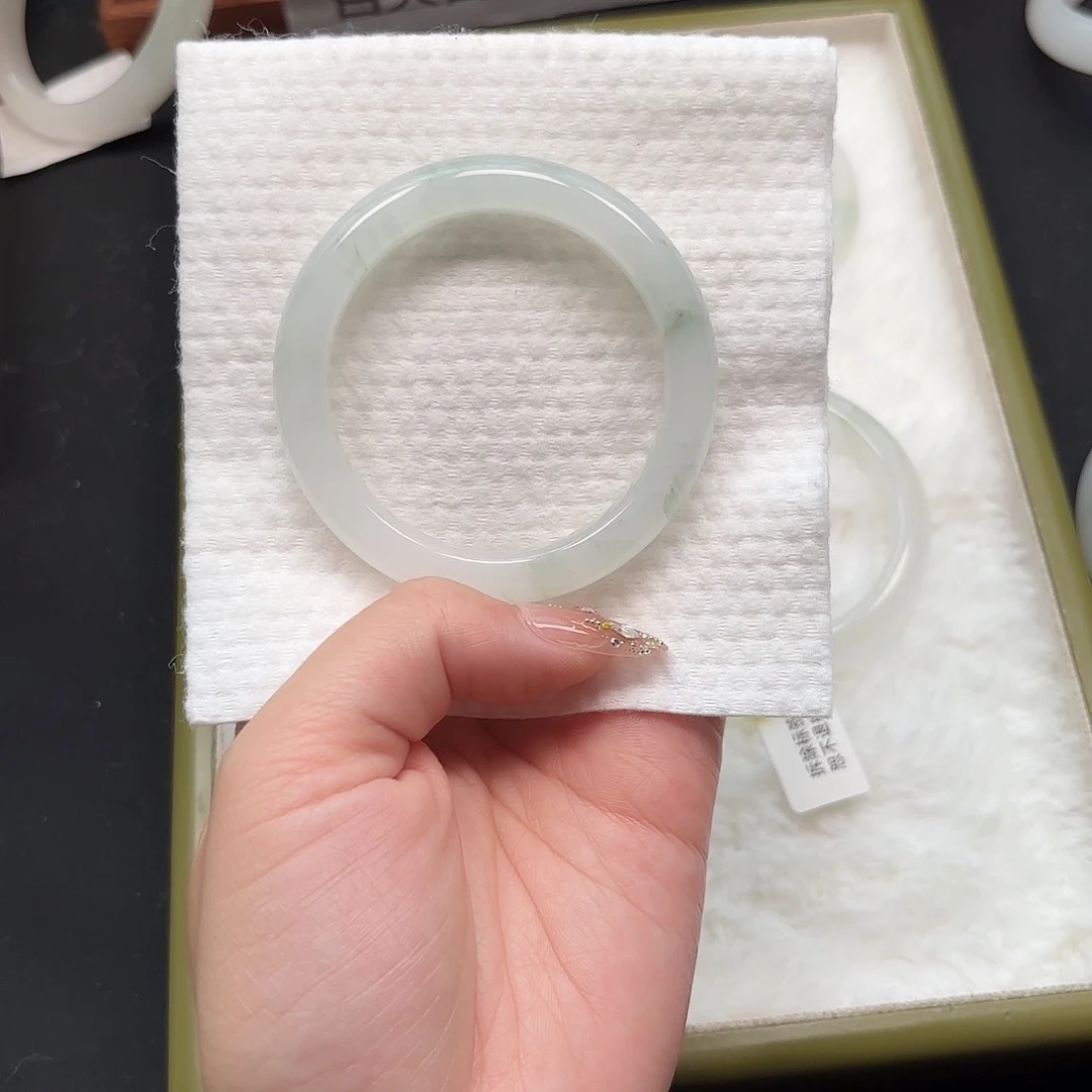 石英质玉手镯未镶嵌一****子2