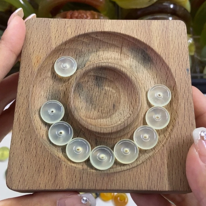 莫***笛蛇纹石玉未镶嵌配件有瑕