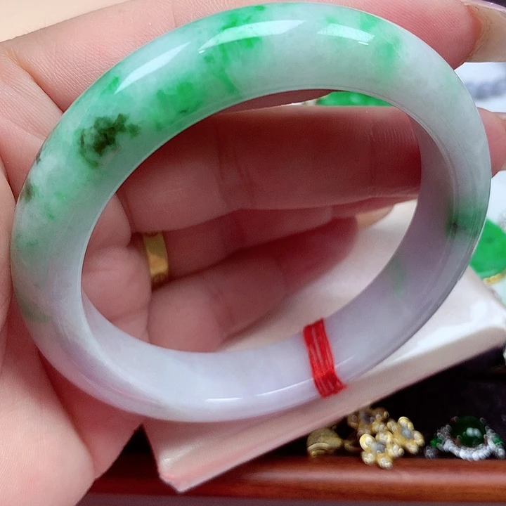 翡翠手镯未镶嵌翡翠手镯