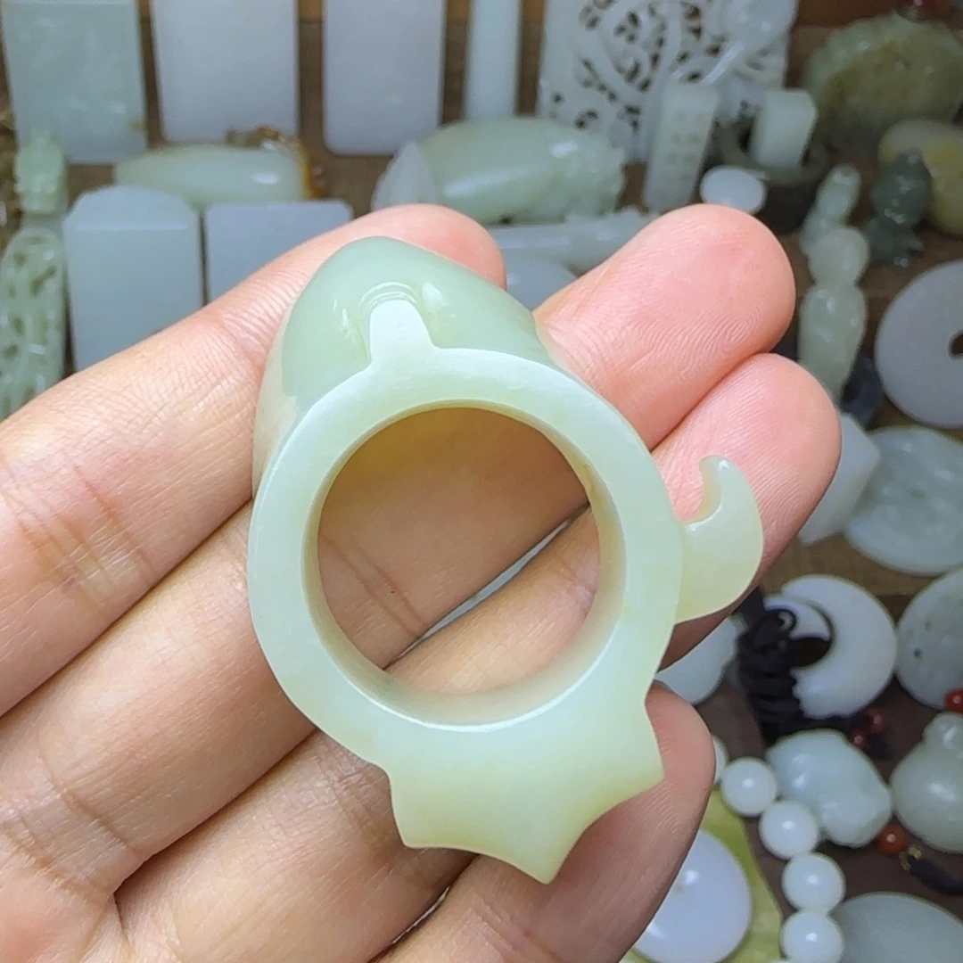 和田玉未镶嵌挂件玉韘