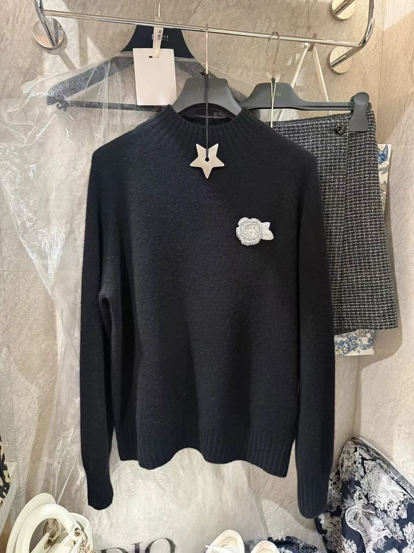 M1799【库存勿动】钉珠玫瑰花圆领长袖针织衫 衣长57 款号VE6115