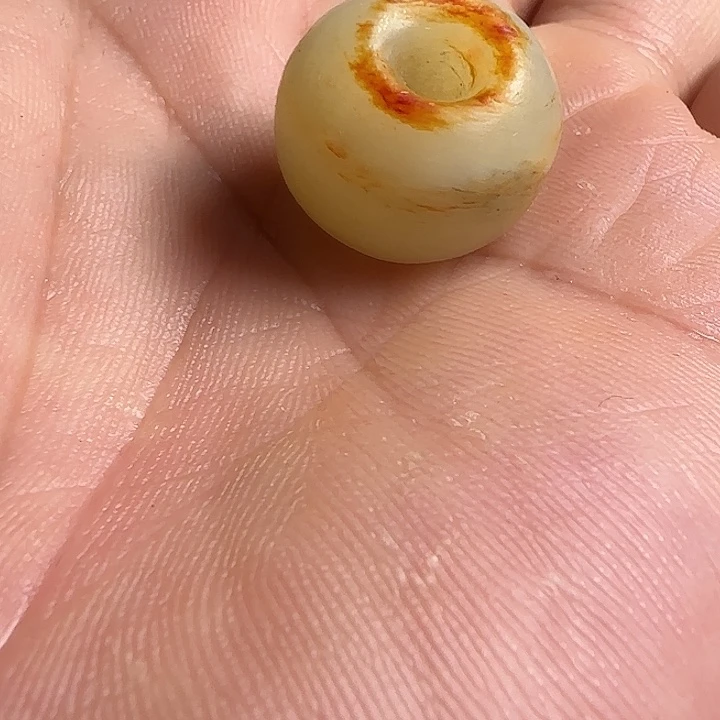 和田玉颈饰未镶嵌别***谁