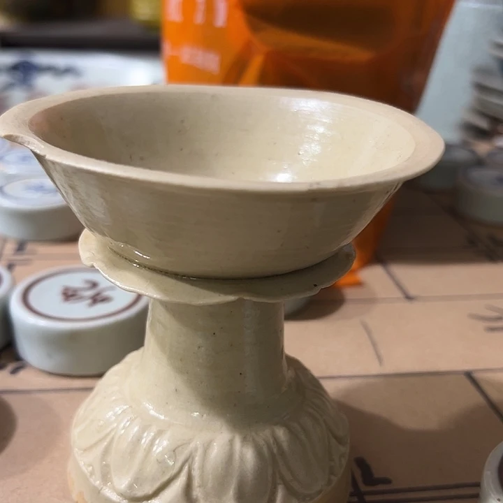 微瑕品定瓷独脚炉一件