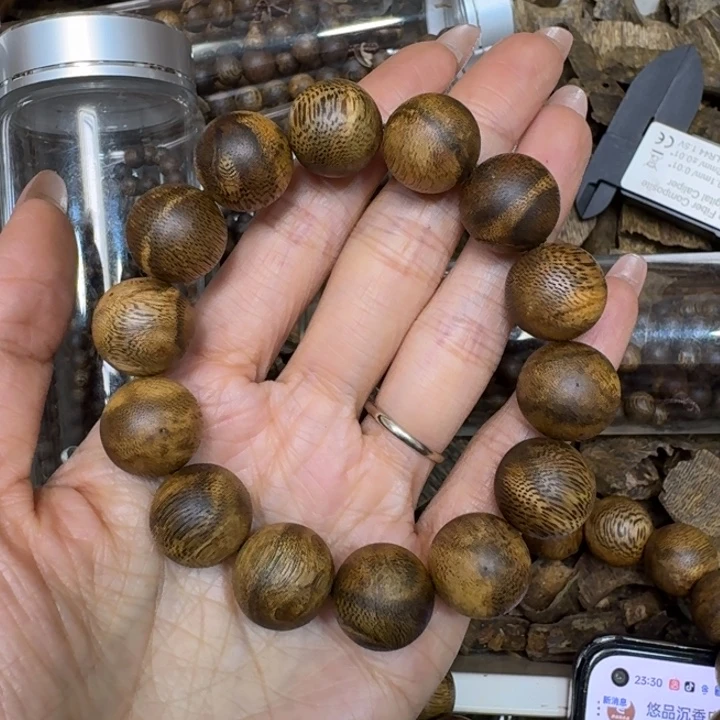 沉香手串白棋沉浮一样