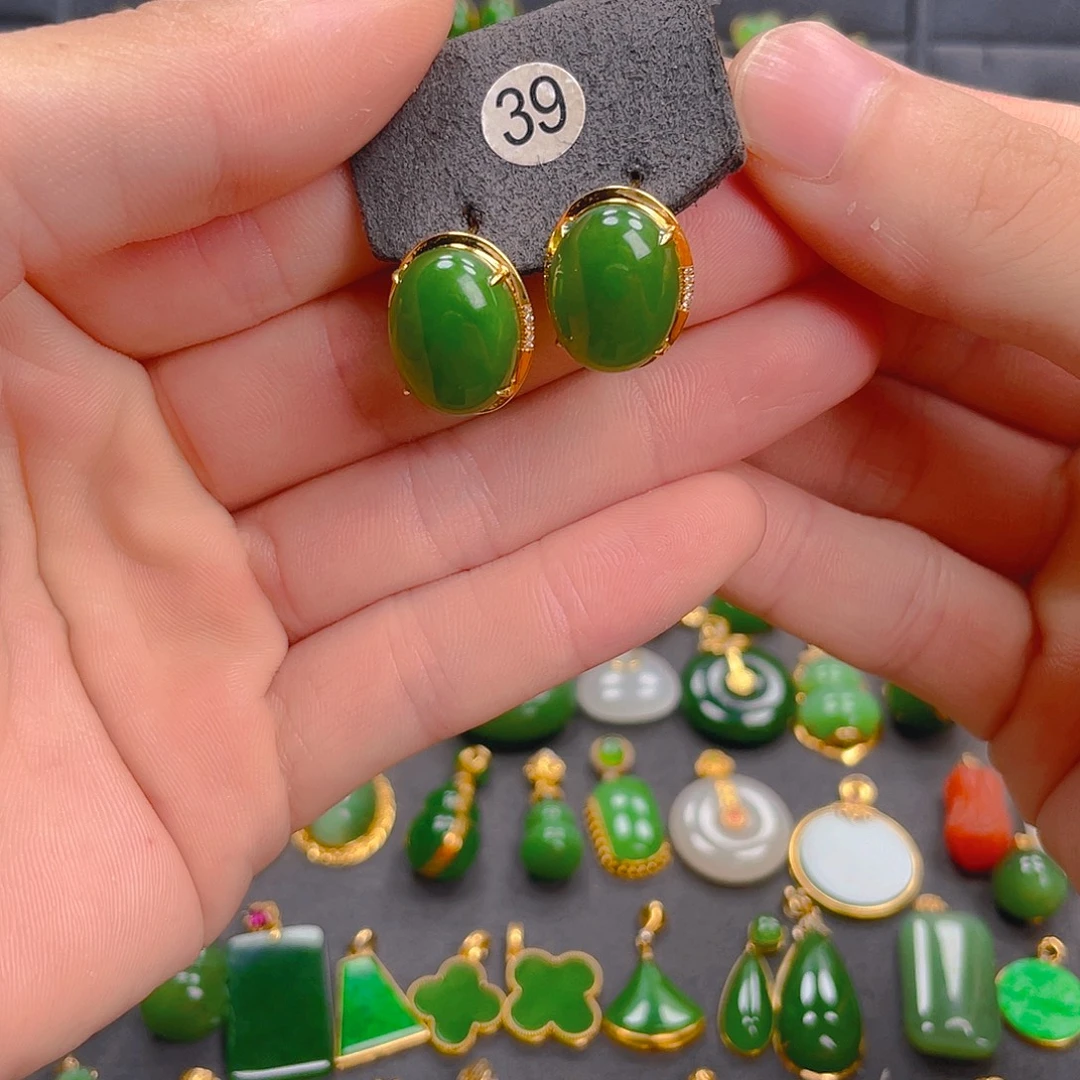 18K金镶嵌和田玉（碧玉）耳饰39