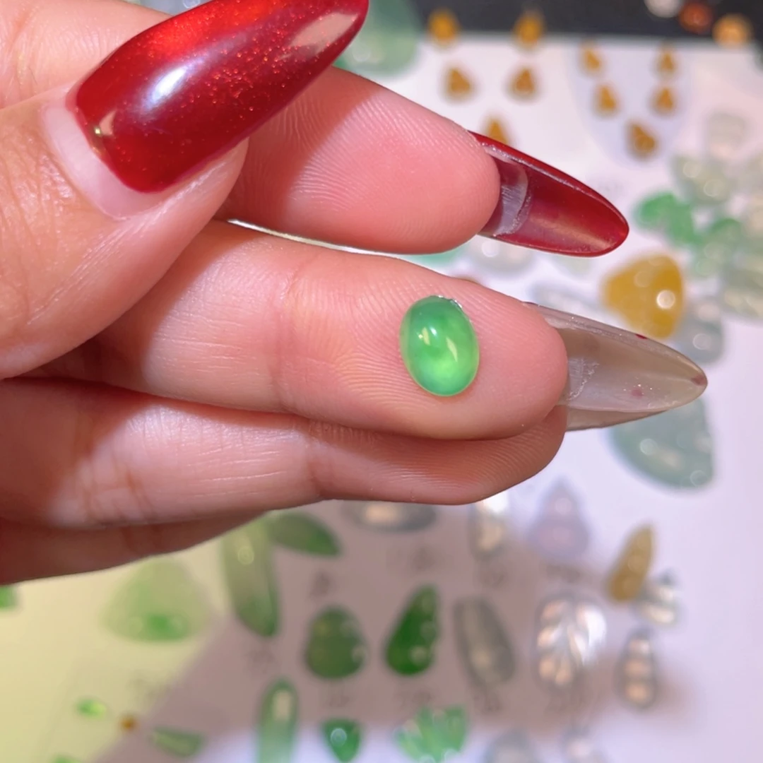 翡翠未镶嵌颈饰裸石