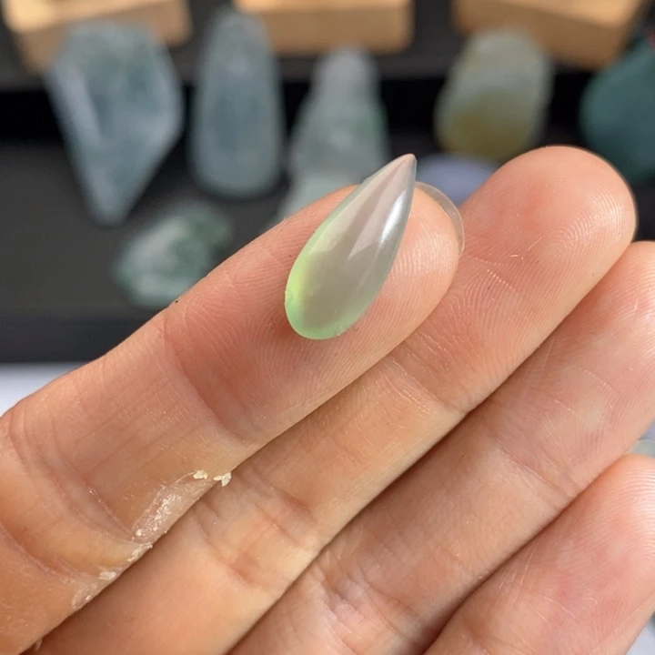 定制翡翠未镶嵌水滴