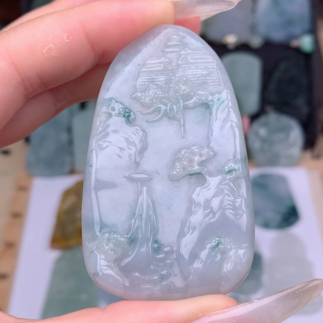 翡翠未镶嵌颈饰山水