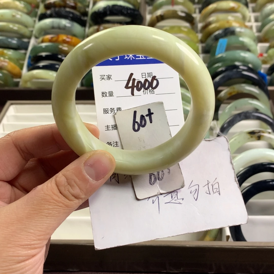 蛇纹石玉未镶嵌手镯4000