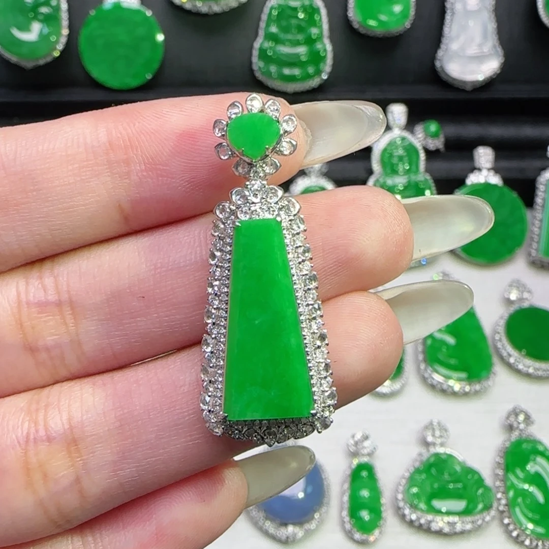 翡翠18K金镶嵌颈饰