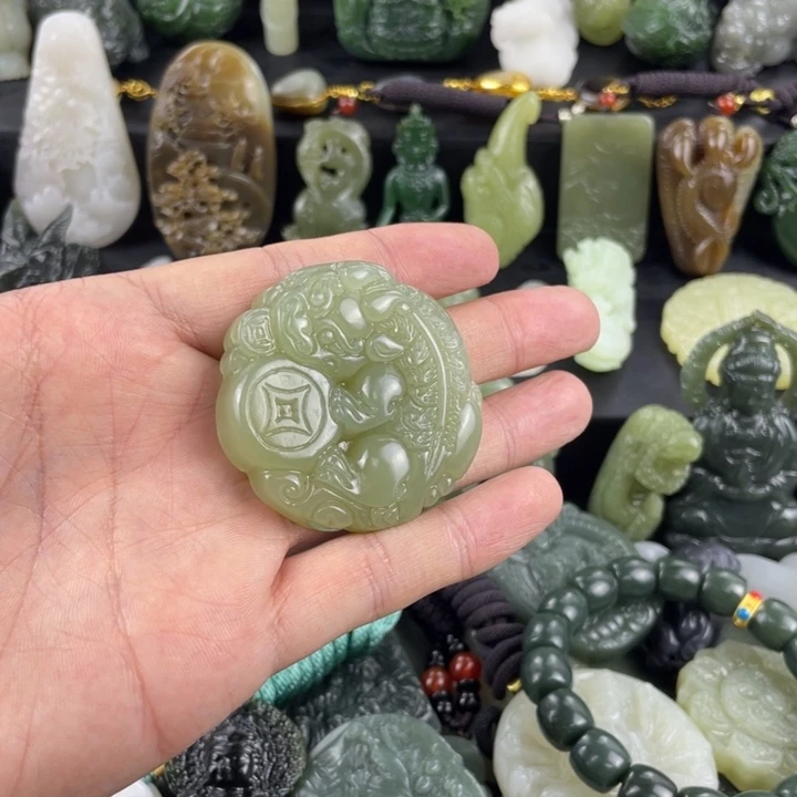 和田玉未镶嵌颈饰