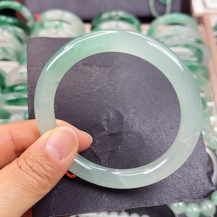 未镶嵌手镯石英质玉