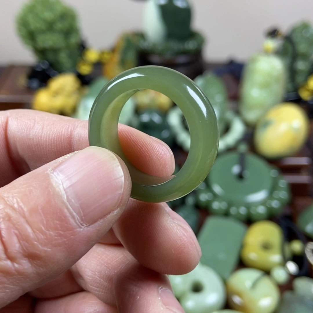 岫岩老玉（透闪石质玉）未镶嵌珠宝奇石