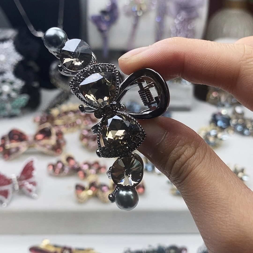 仿水晶合金中抓夹